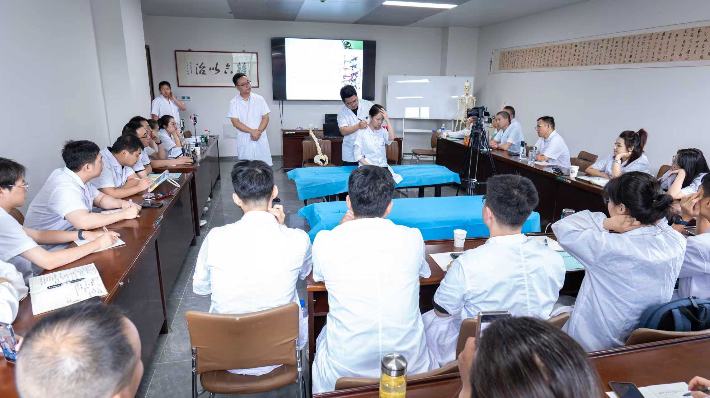 全國新中醫(yī)診療體系第47屆康復(fù)評估輕手法正骨培訓(xùn)班圓滿結(jié)業(yè)！